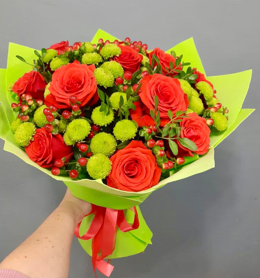 Букет цветов из: Хризантемы и Розы в Нежинка