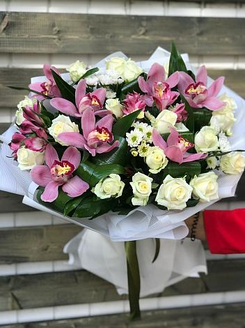 Букет цветов из: Розы и Хризантемы в Нежинка
