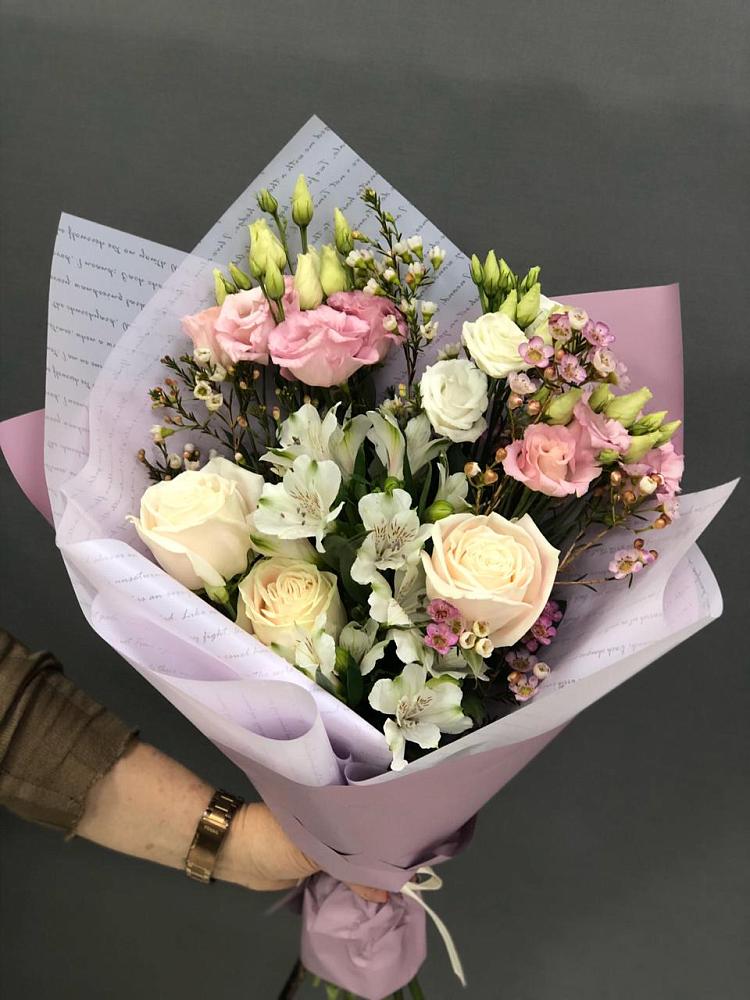 Букет цветов из: Альстромерии, Розы и Лизиантусы в Нежинка