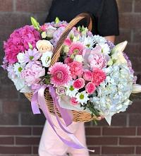 Цветочная композиция из Розы, Хризантемы, Пионы и Лизиантусы в корзине в Нежинка