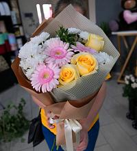 Букет цветов из:  Герберы, Розы и Хризантемы в Нежинка