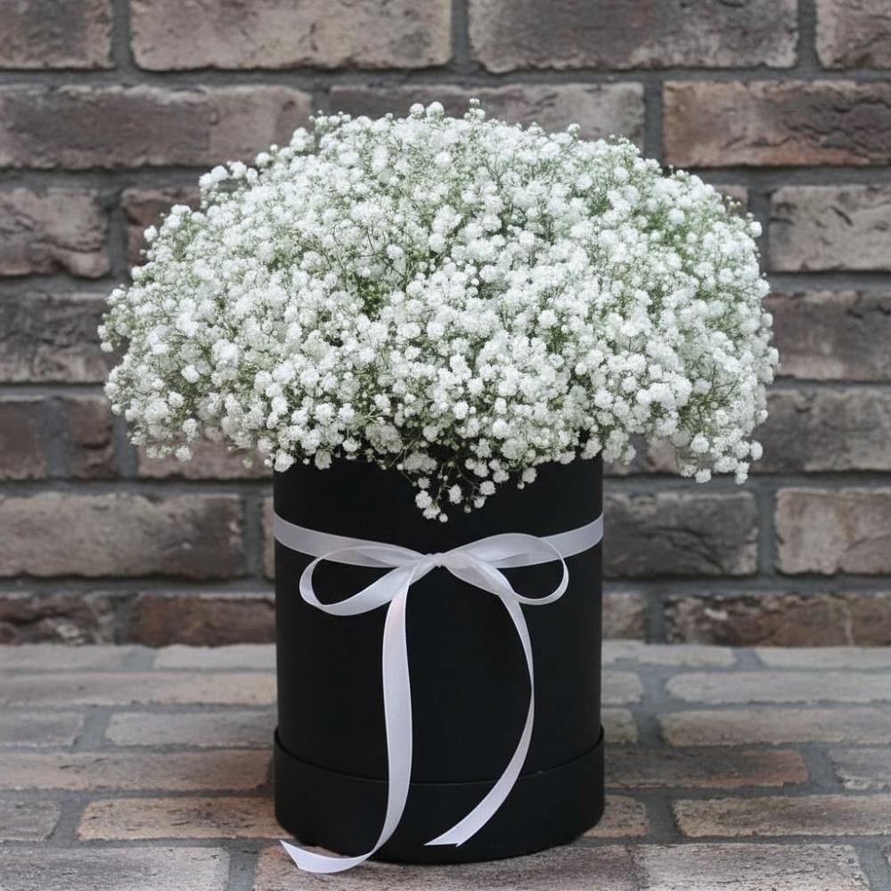 Цветочная композиция из Гипсофила в шляпной коробке в Нежинка