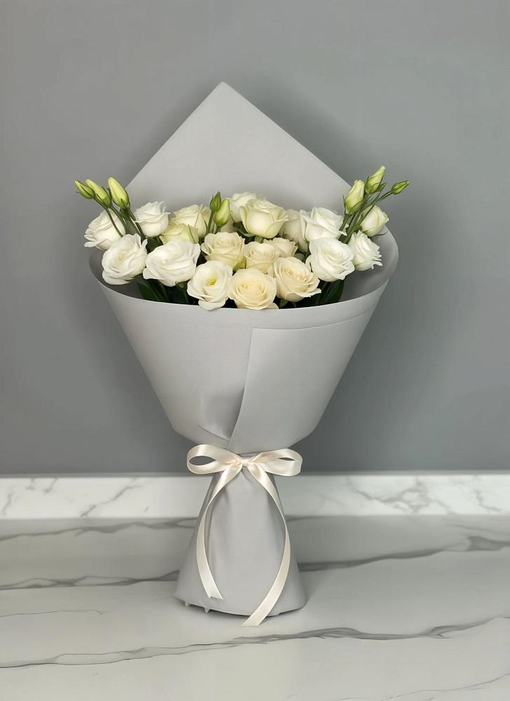 Букет цветов из: Розы и Лизиантусы в Нежинка