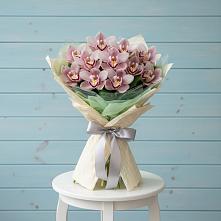 Букет цветов из:  Орхидеи и Розы #REPLACE_PRED# Нежинка