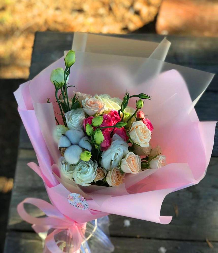 Букет цветов из: Розы и Лизиантусы в Нежинка