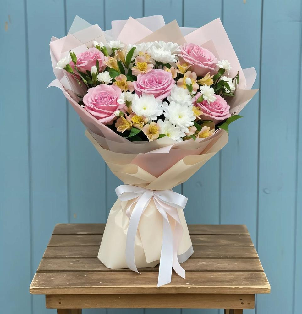 Букет цветов из: Гвоздики, Орхидеи и Розы в Нежинка