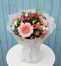 Букет цветов из:  Герберы, Альстромерии и Лизиантусы в Нежинка