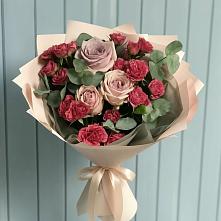 Букет цветов из:  Гвоздики и Розы в Нежинка