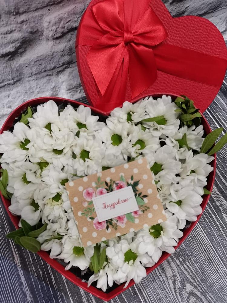 Цветочная композиция из Хризантемы в виде сердца в Нежинка