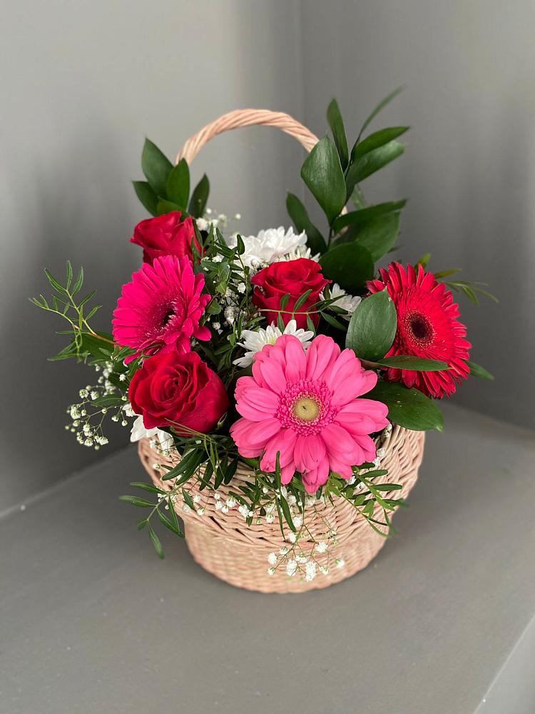 Цветочная композиция из Розы, Хризантемы и Герберы в корзине в Нежинка