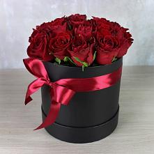 Цветочная композиция из Розы в шляпной коробке в Нежинка