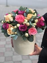 Цветочная композиция из Розы в шляпной коробке в Нежинка